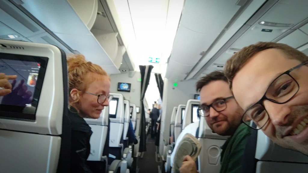 Dans l'avion - 1300€ AR avec Air France sans escale pour Kévin et Eva (billet avion-train combiné)