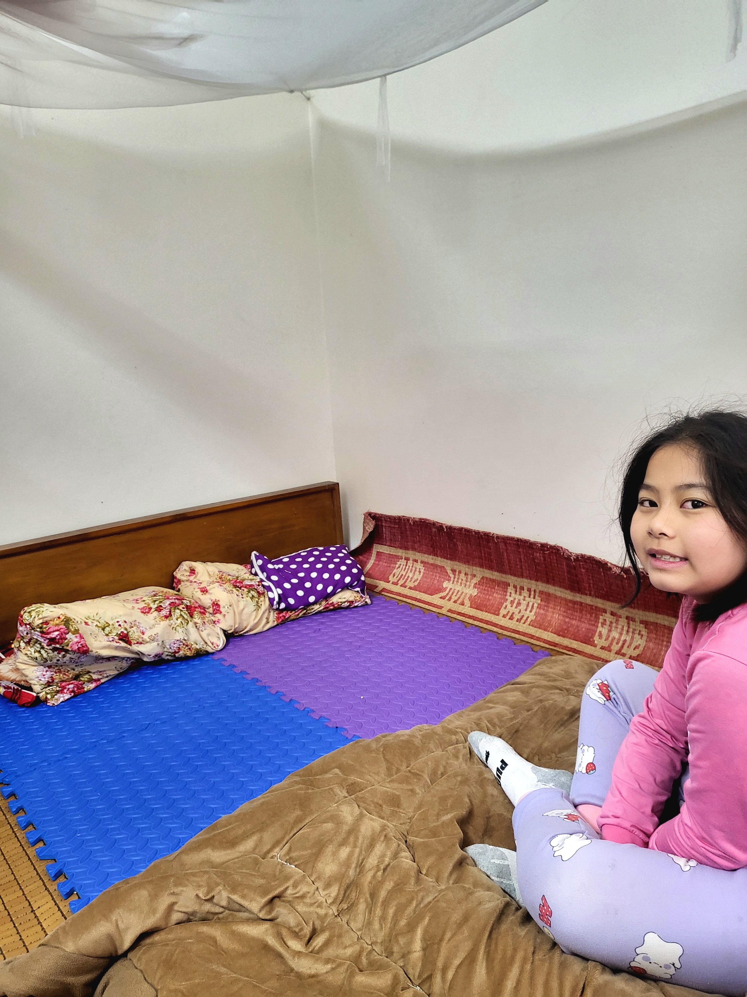 Une petite intrus s'invite dans notre lit