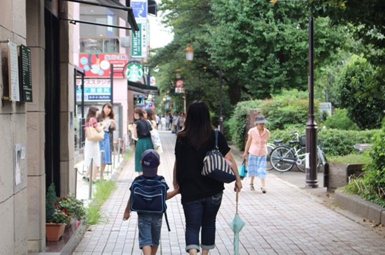 Le calme des rues piétonnes de Kunitachi